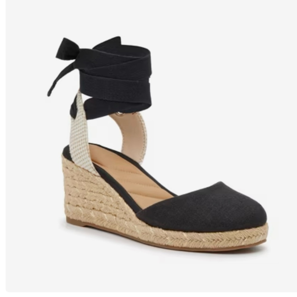 Kelly & Katie Black Ankle Wrap Espadrilles. NWOT